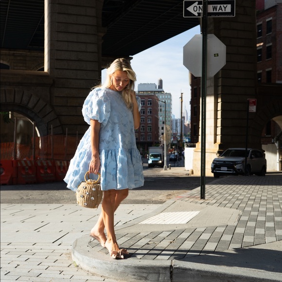 Meet your Posher, Nikol - Picture 2 of 2